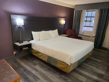 Deluxe Room, 1 King Bed