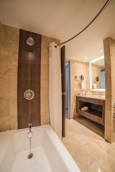 Standard Room, 2 Queen Beds (Walk-In Shower)
