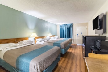 Deluxe Room, Multiple Beds, Non Smoking, Refrigerator & Microwave