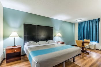 Deluxe Room, 1 King Bed, Non Smoking, Hot Tub