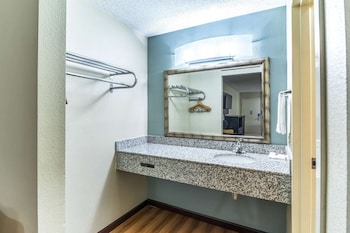 Deluxe Room, Multiple Beds, Non Smoking, Refrigerator & Microwave