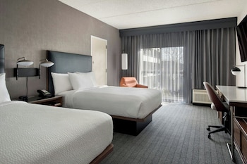Room, 2 Queen Beds (Mobility/Hearing Access, Roll-in Shwr)