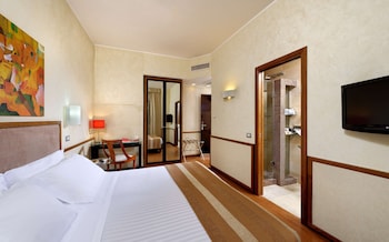 Comfort Room, 1 Queen Bed (with Extra Bed)