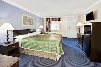 Standard Room, 1 King Bed, Smoking