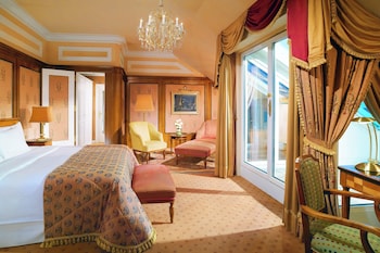 Suite, 1 King Bed, Non Smoking, Balcony (Junior Suite, Large Balcony)