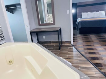 Deluxe Suite, 1 King Bed, Non Smoking