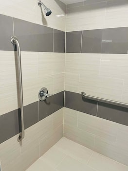 Suite, 1 Queen Bed, Non Smoking, Kitchenette