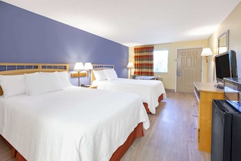Room, 2 Queen Beds, Non Smoking