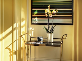 Suite (Dorchester)