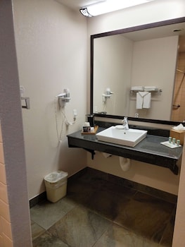 Standard Room, 1 King Bed, Accessible, Bathtub