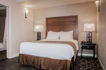 Suite, 1 Queen Bed, Non Smoking, Refrigerator & Microwave