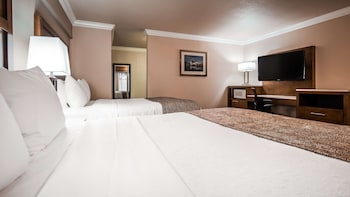 Standard Room, 2 Queen Beds, Accessible, Bathtub