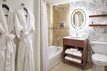 Deluxe Room, 1 King Bed