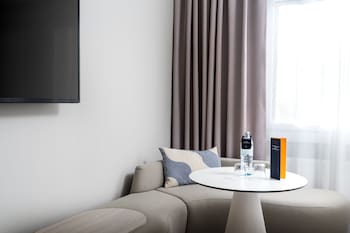 Standard Room, 2 Twin Beds (Bath/Shower Combo)