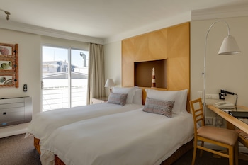 Room, 2 Twin Beds, City View