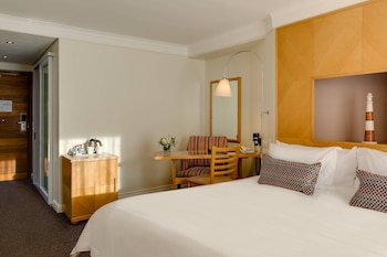 Room, 1 King Bed, Balcony, Lagoon View (Poolside)