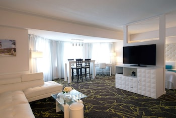 Suite, 1 King Bed (Harbour)