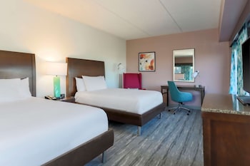 Room, 2 Queen Beds, Accessible (Mobility & Hearing, Roll-In Shower)