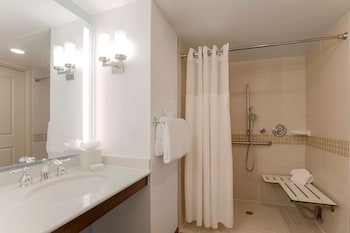 Room, 1 King Bed, Accessible (Mobility & Hearing, Roll-In Shower)