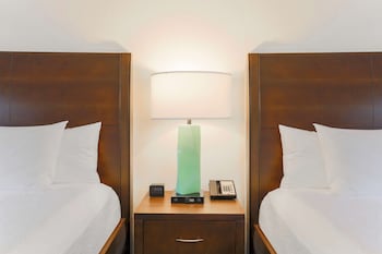 Room, 2 Queen Beds, Accessible (Mobility & Hearing, Roll-In Shower)