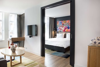 Signature Suite, 1 King Bed, City View