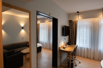 Suite, 1 King Bed, City View