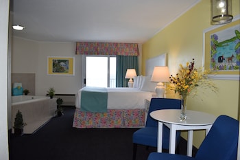 Deluxe Room, 1 King Bed, Jetted Tub, Partial Lake View