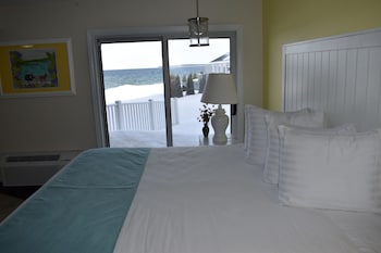 Standard Room, 1 King Bed, Lake View