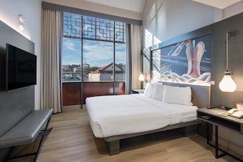 Suite, 1 King Bed, Accessible, Refrigerator (Walk-in Shower)