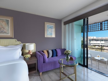 Comfort Twin Room with 2 Sofas, City View