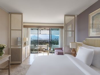 Standard Room, 1 King Bed, Partial Sea View
