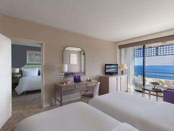 Connection Sea View Room, King Bed and Twin Beds