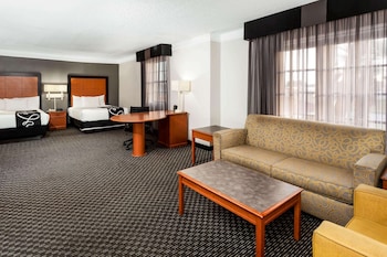 Deluxe Suite, 2 Double Beds, Non Smoking