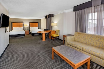 Deluxe Suite, 2 Double Beds, Non Smoking