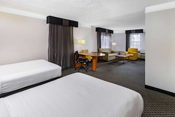 Deluxe Suite, 2 Double Beds, Non Smoking