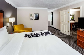 Suite, 1 King Bed, Non Smoking