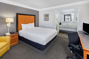 Deluxe Room, 1 Queen Bed, Non Smoking