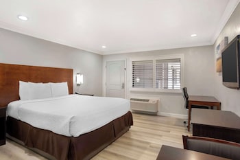 Standard Room, 1 King Bed, Accessible, Non Smoking