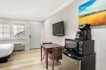 Standard Room, 2 Queen Beds, Non Smoking, Refrigerator & Microwave