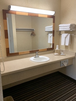 Standard Room, 1 King Bed, Accessible