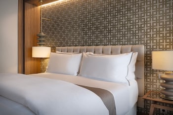 Deluxe Room, 1 King Bed
