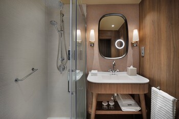 Deluxe Room, 1 King Bed