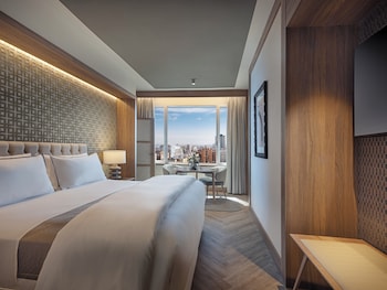 Suite, 1 King Bed with Sofa bed, Corner