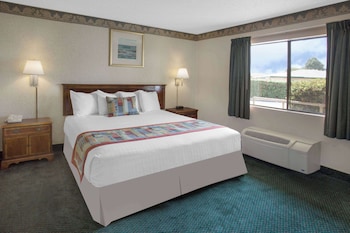 Suite, 1 King Bed, Non Smoking