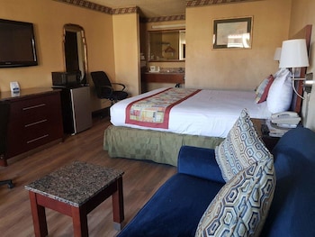 Suite, 1 King Bed, Non Smoking