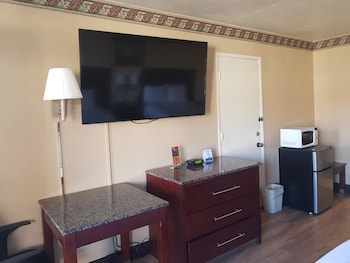 Room, 2 Queen Beds, Non Smoking