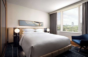 Deluxe Suite, 1 Bedroom, Corner (High Floor)