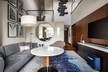 Suite, 2 Bedrooms (Bilevel)