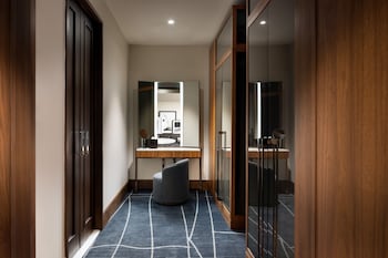 Deluxe Suite, 1 Bedroom, Corner (High Floor)