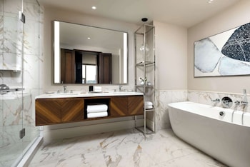 Deluxe Suite, 1 Bedroom, Corner (High Floor)